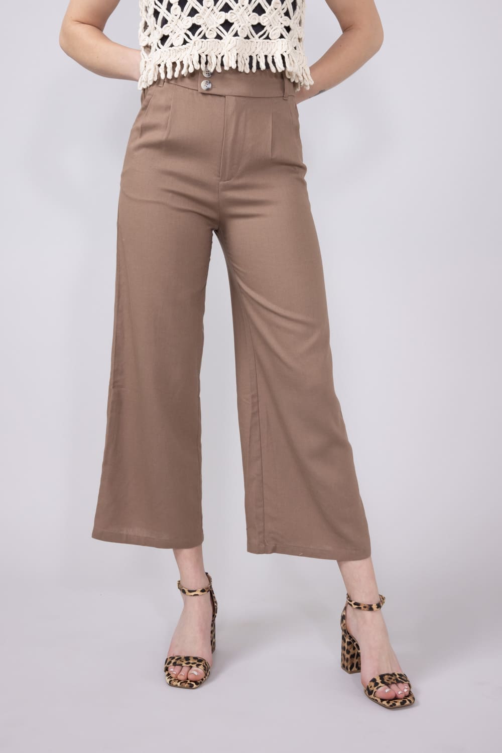 Love Tree Pleated Cropped Trousers for Women in Mocha
