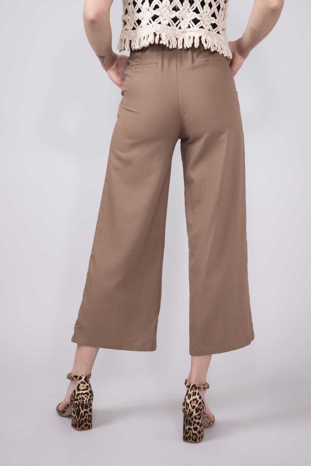 Love Tree Pleated Cropped Trousers for Women in Mocha