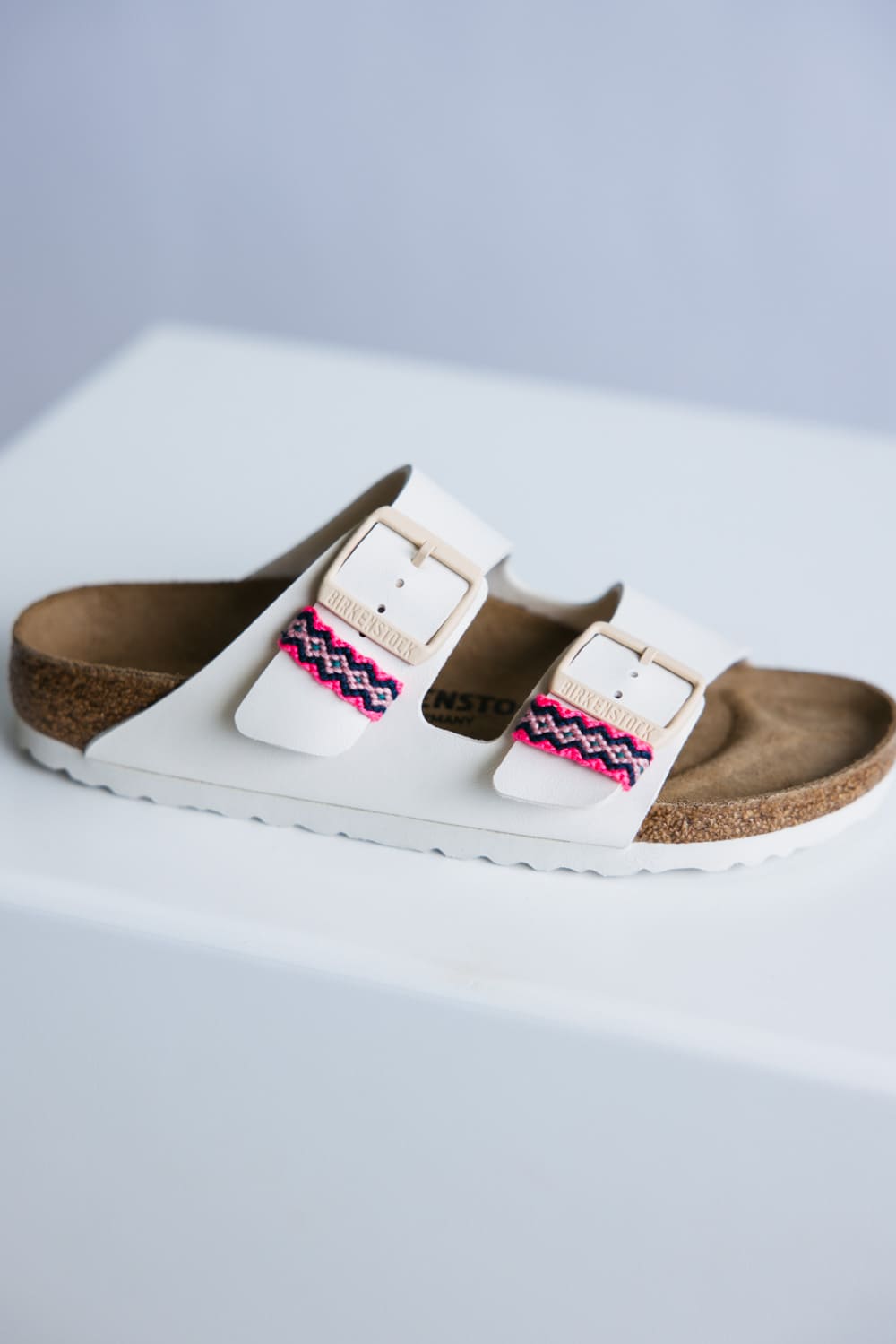 Natural Life Sandal Charm Set in Pink | MAS000056