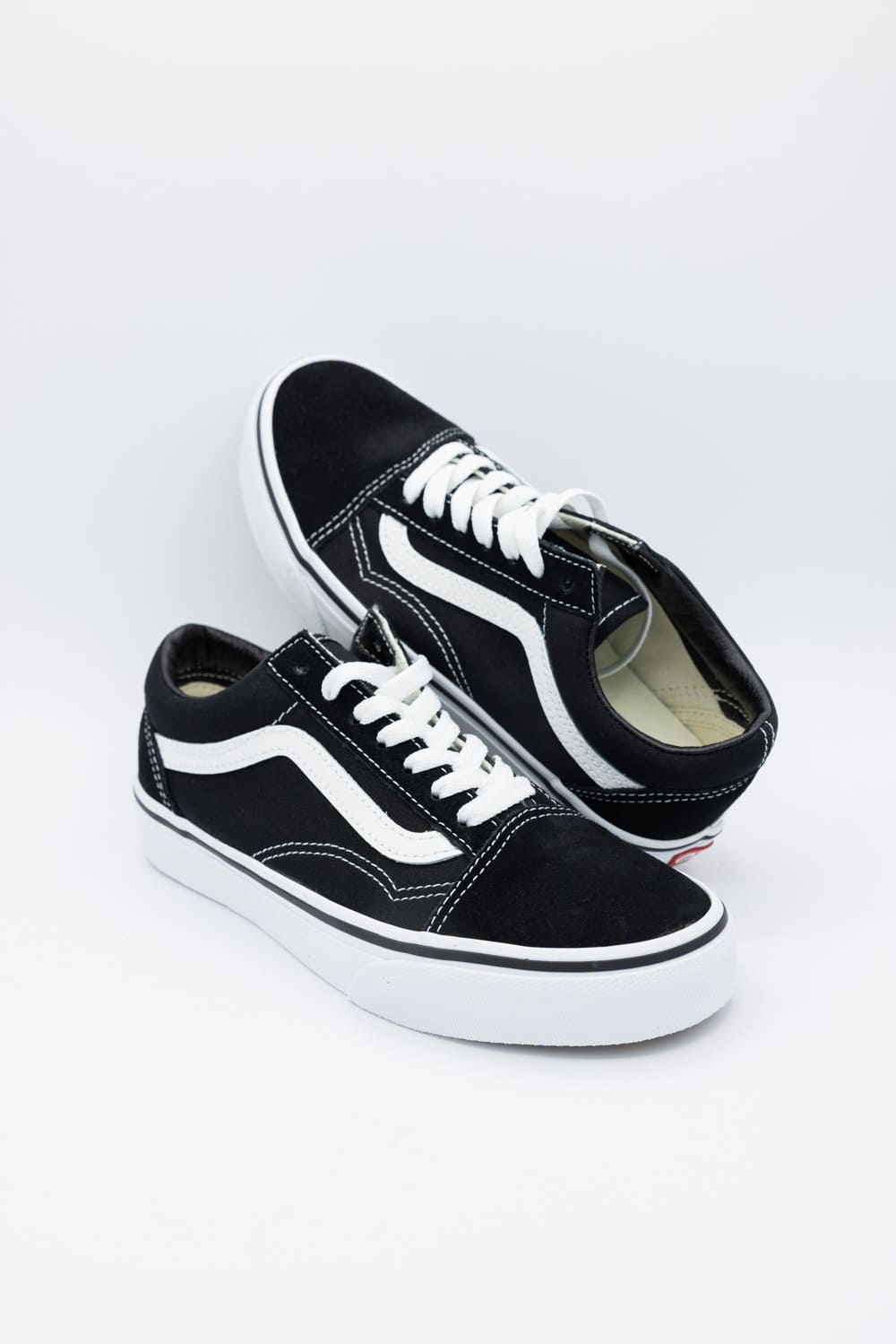 Vans Old Skool Sneakers in Black/White | VN000D3HY28