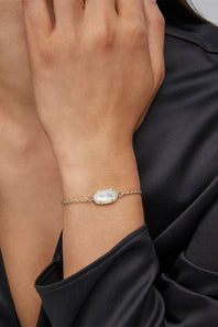 Kendra Scott Elaina Gold Delicate Chain Bracelet in Ivory Mother-of-Pearl 