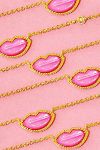 Kendra Scott Lips Pendant Necklace in Gold Hot Pink