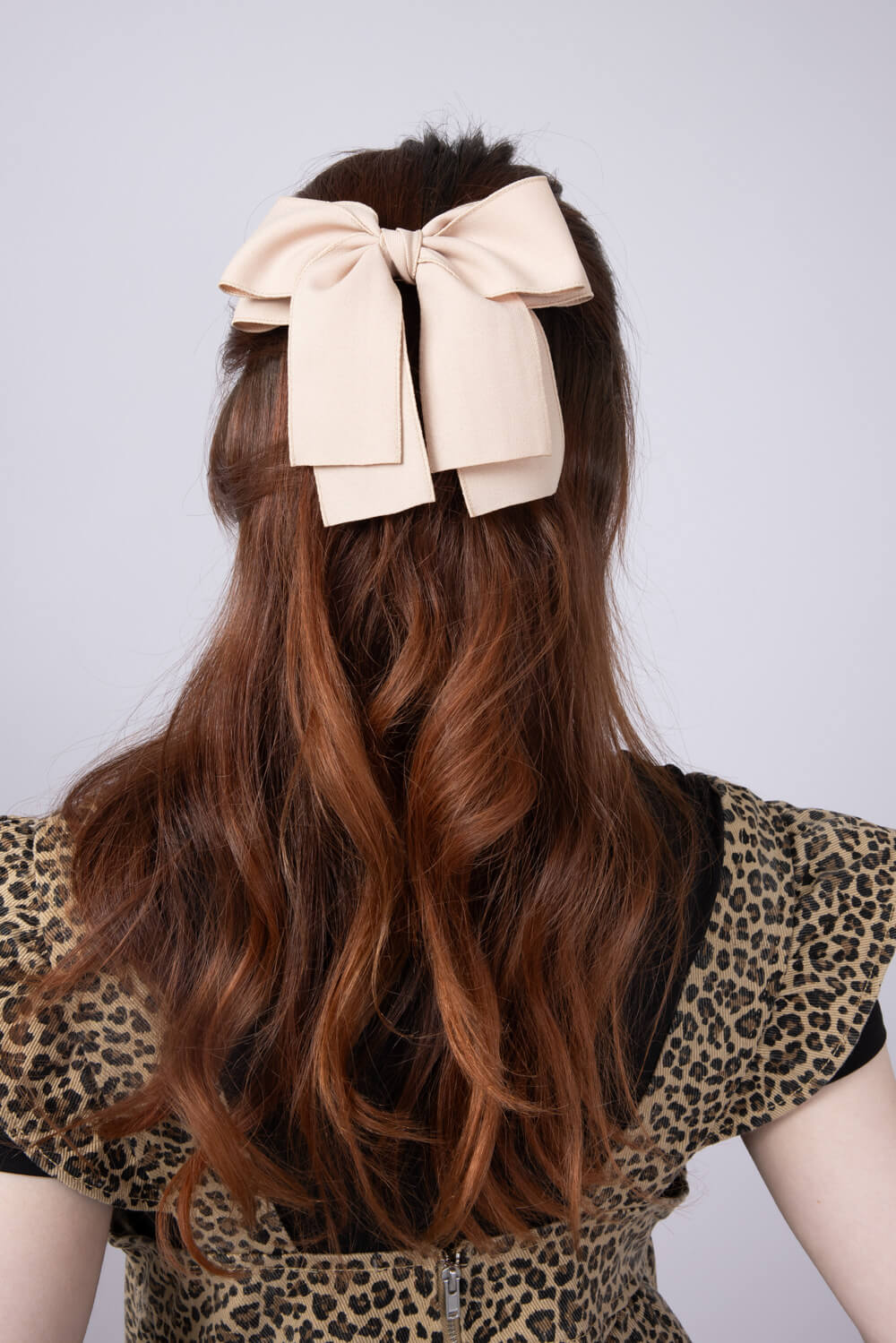 Overlock Stitch Bow in Beige