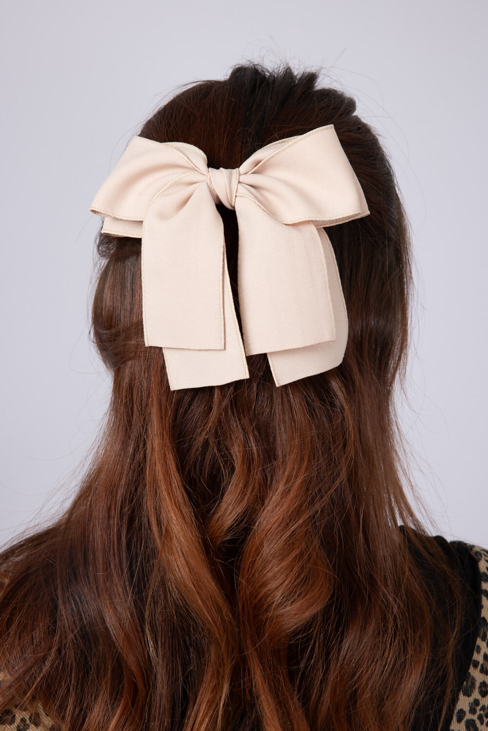 Overlock Stitch Bow in Beige
